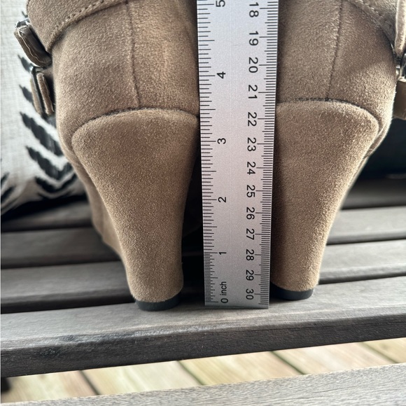 Steve Madden “Alpine” Wedge Boot - Picture 7 of 7